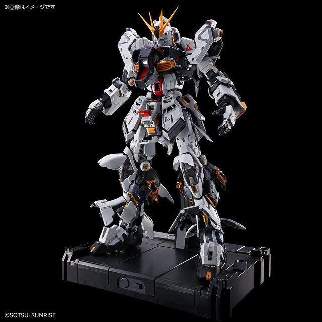 究極のガンプラ「PG UNLEASHED 1/60 νガンダム/LEDユニット」セットが
