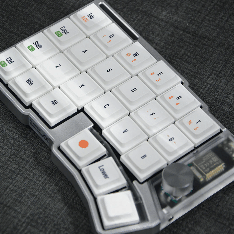 分割キーボード「Cornix」レビュー、すべてにおいて文句なし｜けんすう