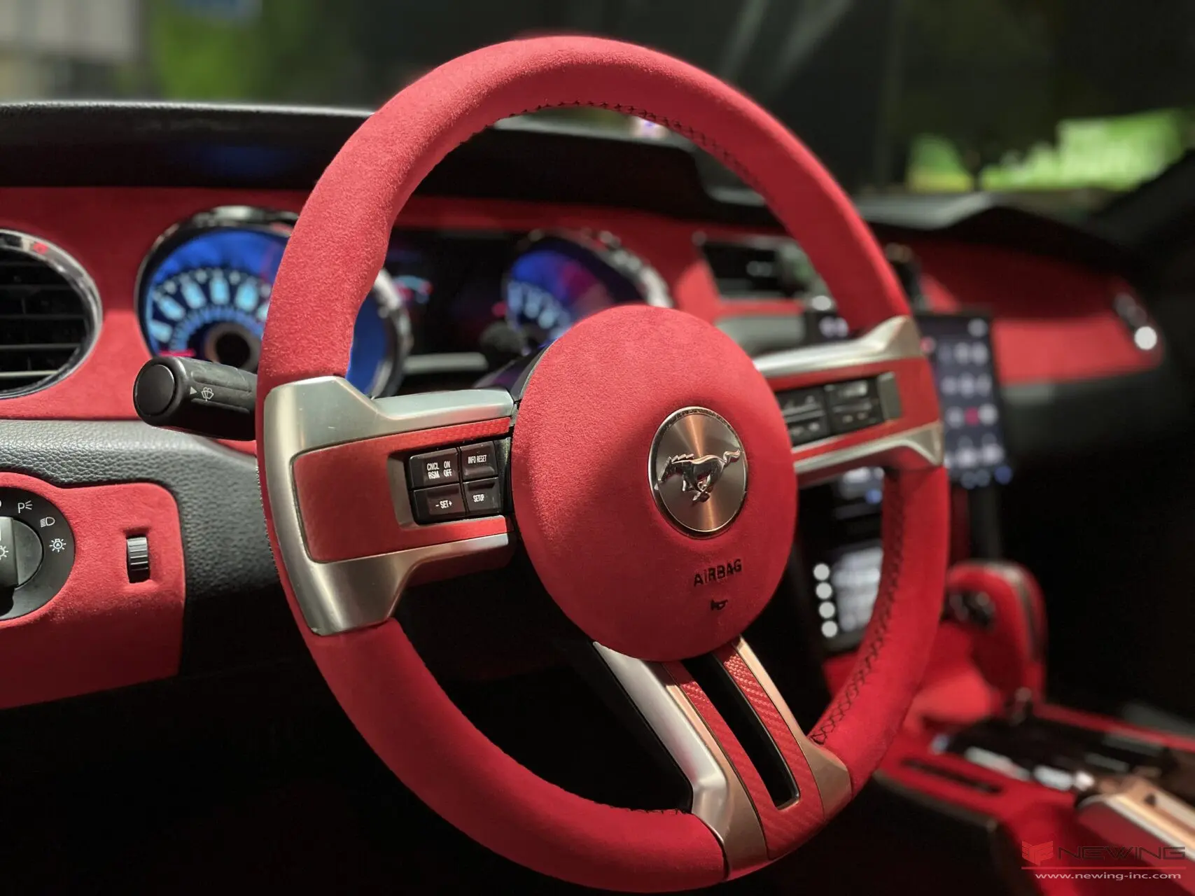 ステアリング】本革巻替え加工。高性能カスタムステアリングでドライブ