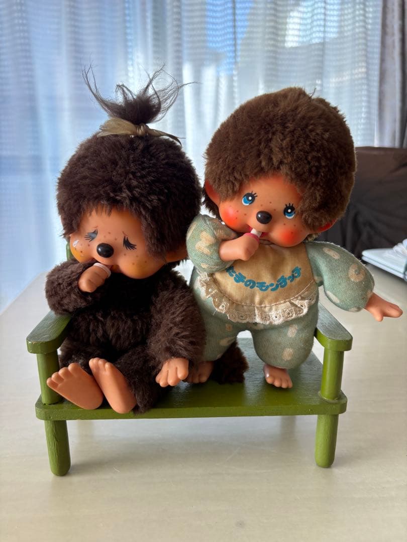 ふた子のモンチッチ　2つセット　ベンチ付き ふた子のモンチッチ 2つセット ベンチ付き - メルカリ