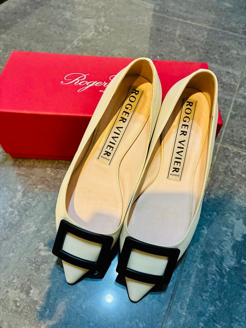 ROGER VIVIER アイボリーフラットシューズ　サイズ39 ROGER VIVIER Summer leather loafers | NET-A-PORTER