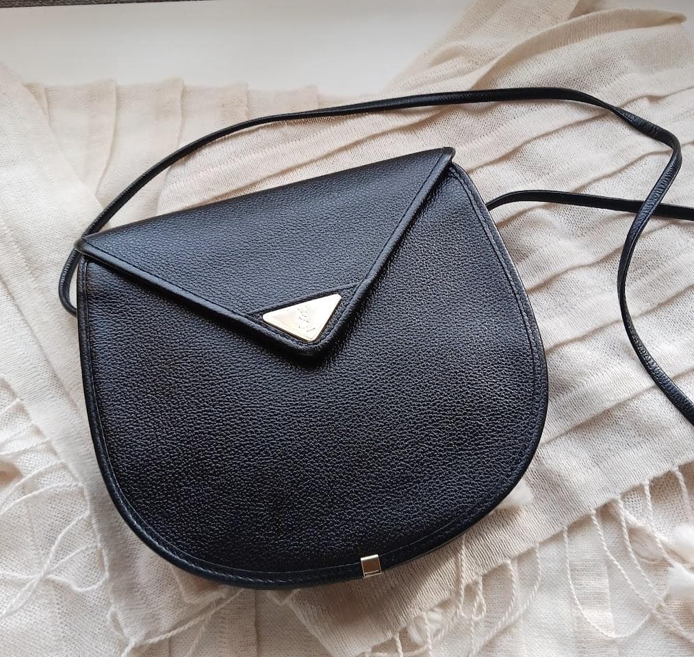 イブサンローランショルダーバック　YSL SAINT LAURENT PARIS サン ローラン パリ YSL イブサンローラン ミニ