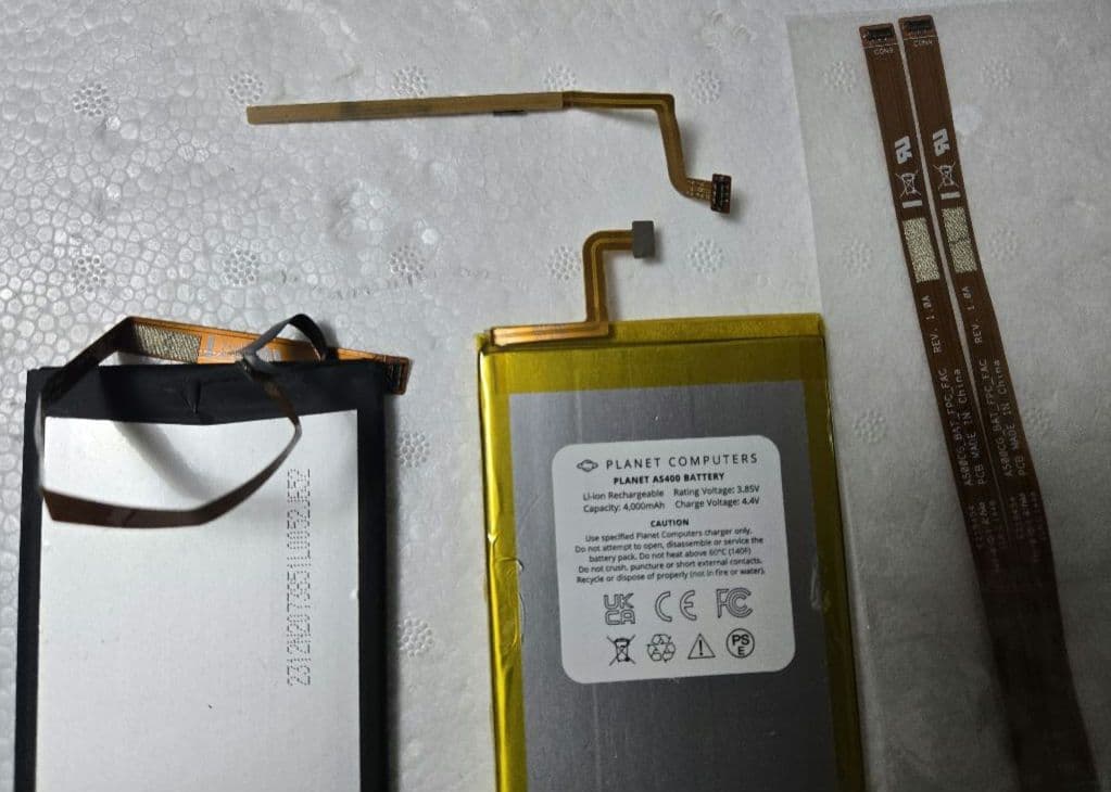 Astro Slide 5Gバッテリー 別途PCB基盤あり（純正＋非純正） フルキーボード搭載5Gスマートフォン『Astro Slide』日本上陸