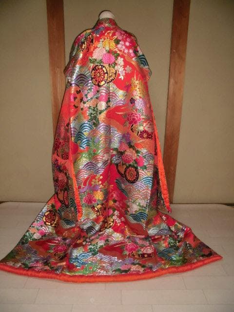 52 花嫁着物 婚礼衣装 打掛 華やか織物 楽天市場】色打掛 着物 神社婚 和装 花嫁衣裳 1AI0927 八重かさね 古典